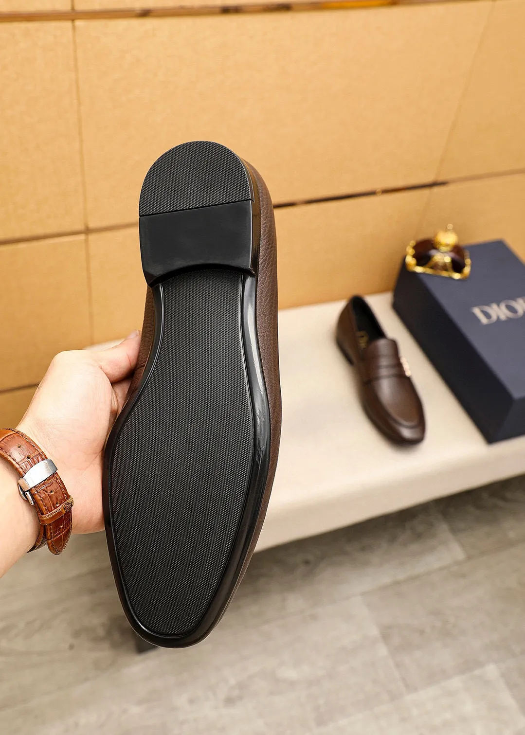 Men's shoes 💰442 💐 Product trademark: Dior "Dior" casual leather shoes Regular size: 38-44 (45🉑️customized) Product materials: Selected first-layer pebbled cowhide leather upper imported from Italy, imported water-dyed 🐂 cowhide lining. Strong three-dimensional visual effect, rubber outsole Color: 1⃣️color optional